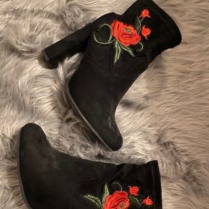 Black 4 inch heels boots with floral details